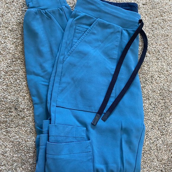 FOLDS scrub set - Picture 1 of 2